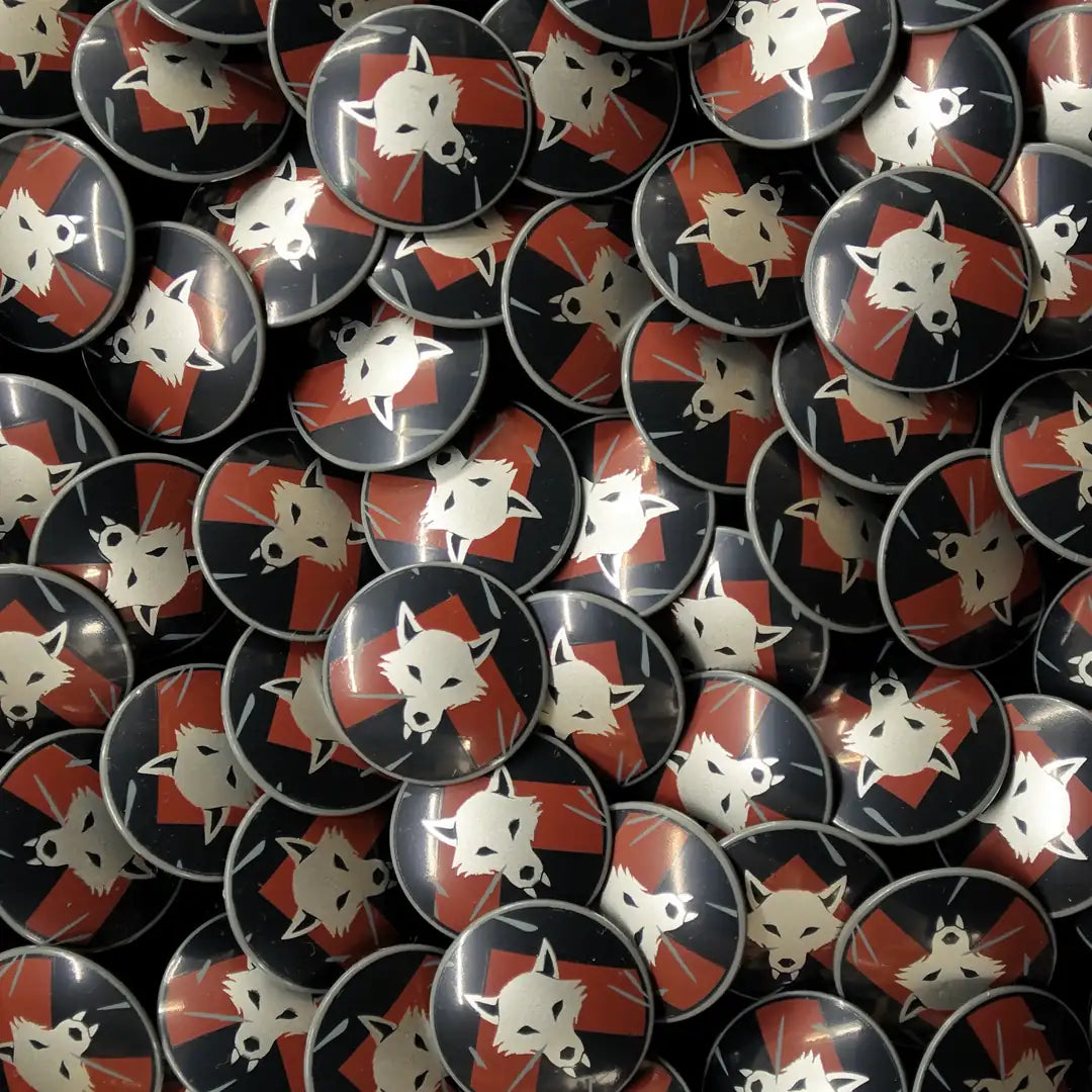 Second Sorting! Castle Clad Bricks Dark Bluish Grey round shield with Metallic Silver wolf head on Dark Red chevron on black backing. Damage Variation 3